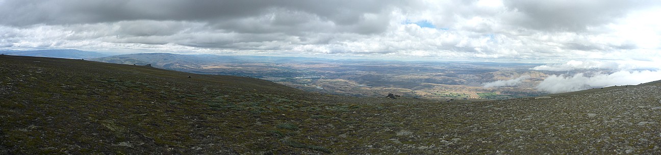 2015-01-02 13.16.00 Panorama Simon - view over the Clutha_stitch.jpg: 10114x2373, 4428k (2015 Jan 17 08:56)