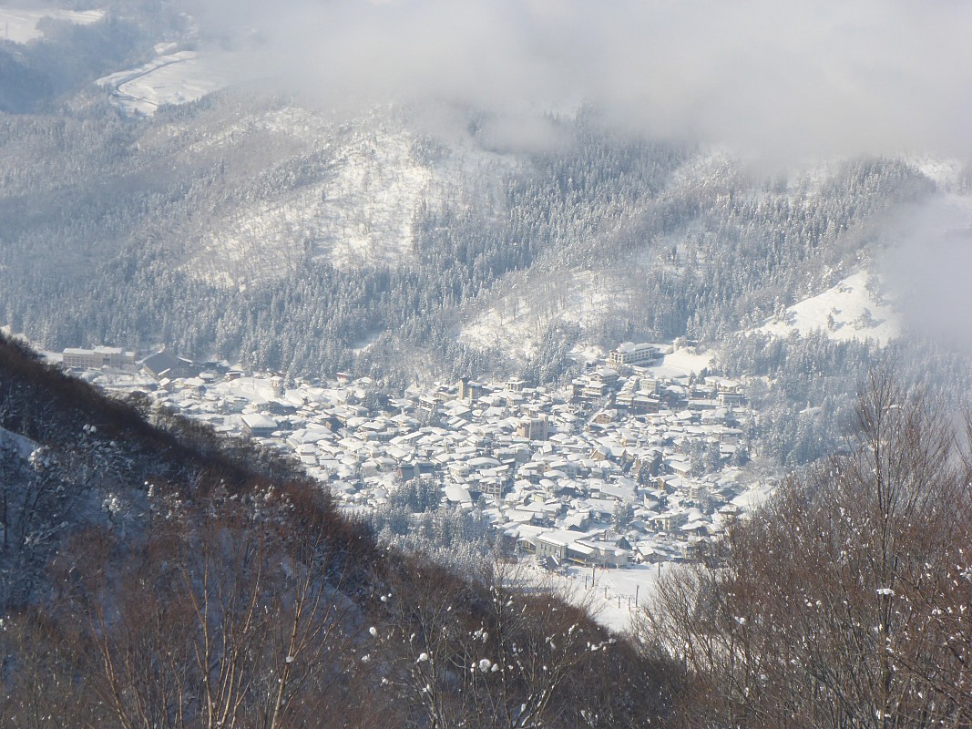 2017-01-18 13.33.24 P1010404 Simon - Nozawa Onsen from Skyline.jpeg: 4608x3456, 6105k (2017 Nov 05 13:45)