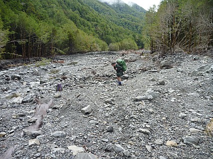 More Tutaekuri River shingle
Photo: Philip
2013-04-22 14.43.39; '2013 Apr 22 14:43'
Original size: 4,320 x 3,240; 5,416 kB