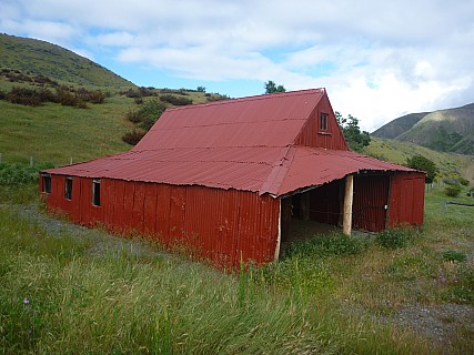 Quail Flat historic woolshed
Photographer;&nbsp;Simon
2013-11-18&nbsp;08.51.39;&nbsp;Metadata time: '2013 Nov 18 08:51'
Original size:&nbsp;4,000 x 3,000; 6,567 kB
Filename: 2013-11-18 08.51.39 P1050390 Simon - Quail Flat historic woolshed.jpeg
