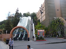 2014-01-19 09.50.41 P1000426 Jim - LA Universal Studios escalators.jpeg: 4320x3240, 4829k (2014 Jan 20 17:16)
