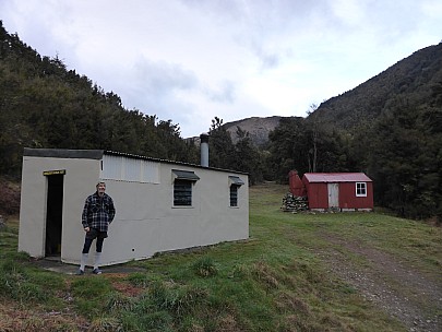 2015-10-02 07.38.24 P1000185 Simon - Brian outside Boulder Forks Hut.jpeg: 4608x3456, 5903k (2015 Nov 06 16:07)