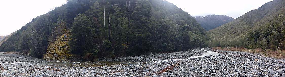 2015-10-02 09.34.43 P1000188 Simon - Boulder Forks panorama.jpeg: 3136x848, 1296k (2015 Nov 06 16:11)