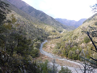 2015-10-02 09.44.04 P1000191 Simon - view up Boulder Stream with hut.jpeg: 4608x3456, 6653k (2015 Nov 06 16:11)