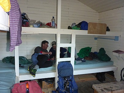 2015-10-03 18.14.40 P1000234 Simon - Philip and Brian in Gosling Hut.jpeg: 4608x3456, 6325k (2015 Nov 07 16:38)