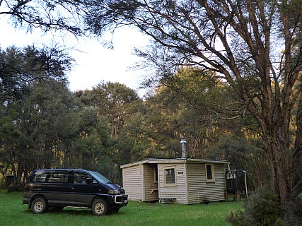 Herricks Hut
Photographer;&nbsp;Simon
2016-10-29&nbsp;06.28.10;&nbsp;Metadata time: '2016 Oct 29 06:28'
Original size:&nbsp;4,608 x 3,456; 6,676 kB
Filename: 2016-10-29 06.28.10 P1010031 Simon - Herricks Hut.jpeg