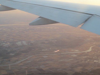 Descending to Narita
Photographer;&nbsp;Anne
2017-01-10&nbsp;16.32.07;&nbsp;Metadata time: '2017 Jan 10 16:32'
Original size:&nbsp;4,608 x 3,456; 3,929 kB
Filename: 2017-01-10 16.32.07 IMG_8175 Anne - descending to Narita.jpeg