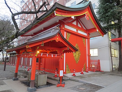 2017-01-12 16.47.53 IMG_8394 Anne - Hanazono Shrine red buildings.jpeg: 4608x3456, 5678k (2017 Jan 26 18:34)