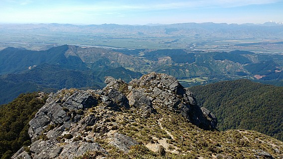 2017-12-03 09.50.04 IMG_20171203_095004398 Simon - view from Mt Riley.jpeg: 4160x2340, 2389k (2020 Apr 06 21:36)