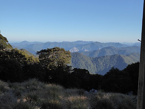 2017-12-03 06.05.53 P1010053 Brian - view north from Mt Sunday Biv.jpeg: 4000x3000, 4150k (2020 Apr 06 21:36)