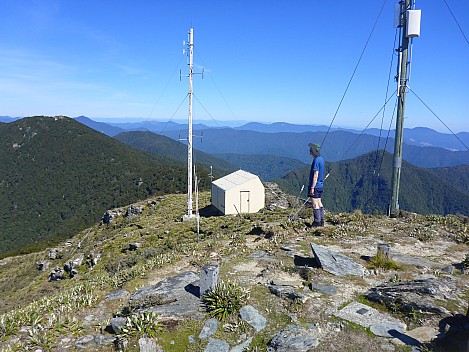 2017-12-03 09.52.52 P1010784 Simon - Brian on Mt Riley.jpeg: 4608x3456, 6433k (2020 Apr 06 21:36)