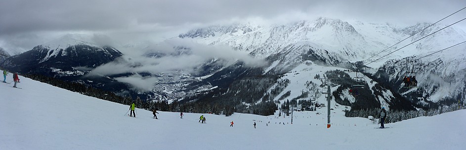 Chamonix valley from Kandahar
Photographer;&nbsp;Simon
2018-01-22&nbsp;13.41.20;&nbsp;Metadata time: '2018 Jan 22 13:41'
Original size:&nbsp;9,030 x 2,912; 24,207 kB;&nbsp;stitch
Filename: 2018-01-22 13.41.20 P1010795 Simon - Chamonix valley from Kandahar_stitch.jpg