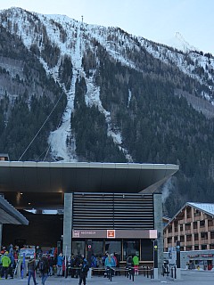L'Aiguille du Midi base station
Photographer;&nbsp;Simon
2018-01-24&nbsp;09.16.34;&nbsp;Metadata time: '2018 Jan 24 09:16'
Original size:&nbsp;3,456 x 4,608; 5,256 kB
Filename: 2018-01-24 09.16.34 P1010863 Simon - L'Aiguille du Midi base station.jpeg
