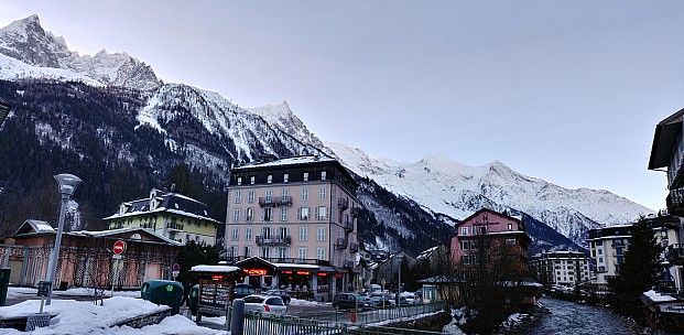 Chamonix River Arve
Photo: Simon
2018-01-28 08.35.02; '2018 Jan 28 08:35'
Original size: 7,628 x 3,732; 23,043 kB; stitch
2018-01-28 08.35.02_HDR LG6 Simon - Chamonix River Arve_stitch.jpg