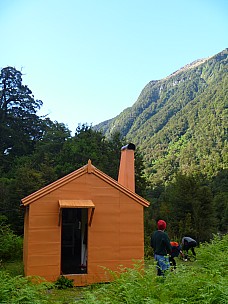 2019-01-13 19.03.42 P1000572 Jim - eradicating Foxglove outside Tunnel Creek Hut.jpeg: 3240x4320, 4924k (2019 May 10 21:46)