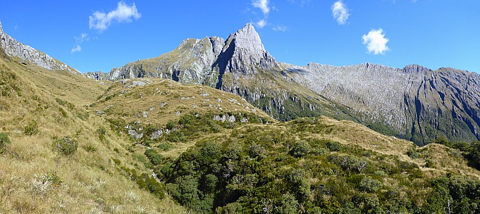 2019-01-14 16.50.48 Panorama Simon - route above Paringa Rock Biv with Douglas Spur_stitch.jpg: 7395x3299, 26678k (2019 Jun 20 21:11)