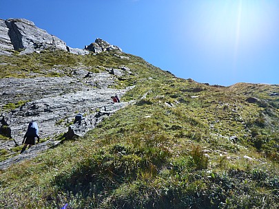 2019-01-15 12.11.10 P1020481 Simon - descending just below McCullaugh saddle.jpeg: 4608x3456, 6334k (2019 Jun 20 21:11)