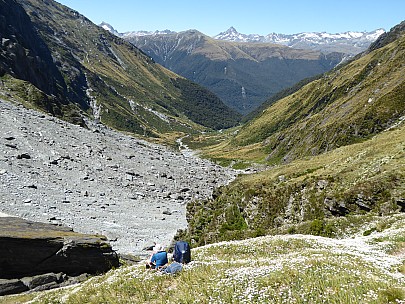 2019-01-15 12.37.14 P1010556 Brian - Alan and Jim resting above McCullaugh Creek.jpeg: 4000x3000, 4883k (2019 Jun 24 21:09)