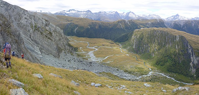 2019-01-17 13.49.31 Panorama Simon - on the way down the spur to Marks Flat_stitch.jpg: 6964x3334, 22380k (2019 Jun 20 21:11)