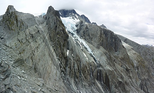 Icefall off Mt Hooker
Photographer;&nbsp;Simon
2019-01-17&nbsp;13.36.09;&nbsp;Metadata time: '2019 Jan 17 13:36'
Original size:&nbsp;7,782 x 4,698; 35,425 kB;&nbsp;stitch
Filename: 2019-01-17 13.36.09 Panorama Simon - icefall off Mt Hooker_stitch.jpg