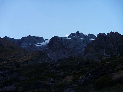 Moon behind Mt Hooker
Photographer;&nbsp;Philip
2019-01-17&nbsp;21.33.33;&nbsp;Metadata time: '2019 Jan 17 21:33'
Original size:&nbsp;4,320 x 3,240; 4,157 kB
Filename: 2019-01-17 21.33.33 P1050738 Philip - moon behind Mt Hooker.jpeg