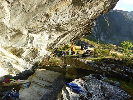 Getting Ready Under The Rock Biv
Photographer;&nbsp;Simon
2019-01-18&nbsp;07.29.34;&nbsp;Metadata time: '2019 Jan 18 07:29'
Original size:&nbsp;4,608 x 3,456; 6,060 kB
Filename: 2019-01-18 07.29.34 P1020595 Simon - getting ready under the rock biv.jpeg
