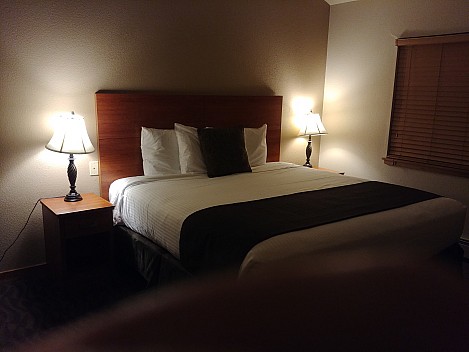 2019-02-24_20.29.10 LG6 Simon - our room at Granlibakken.jpeg: 4160x3120, 5022k (2019 Feb 27 18:18)