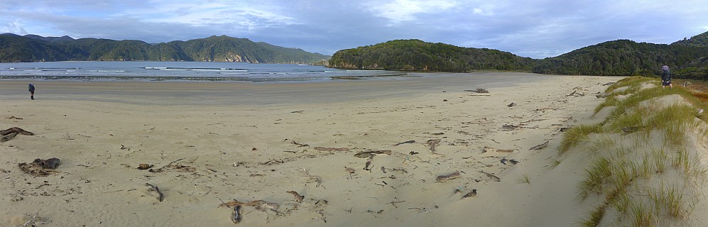 Brian and Jim at Doughboy Bay
Photographer;&nbsp;Simon
2019-11-11&nbsp;08.01.43;&nbsp;Metadata time: '2019 Nov 11 08:01'
Original size:&nbsp;10,149 x 3,259; 29,180 kB;&nbsp;stitch
Filename: 2019-11-11 08.01.43 Panorama Simon - Brian and Jim at Doughboy Bay_stitch.jpg