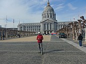 2020-02-28 10.00.17 LG6 Simon - San Francisco city hall_str.jpeg: 3900x2925, 5302k (2020 Mar 15 14:28)