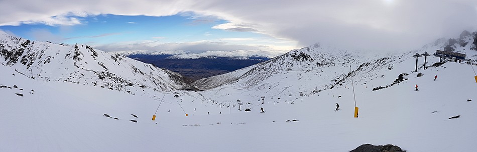 View from top of Curvey Basin
Photographer;&nbsp;Jim
2020-08-02&nbsp;10.26.13;&nbsp;Metadata time: '2020 Aug 02 10:26'
Original size:&nbsp;8,463 x 2,708; 18,118 kB;&nbsp;stitch
Filename: 2020-08-02 10.26.13 GS8 Jim - view from top of Curvey Basin_stitch.jpg