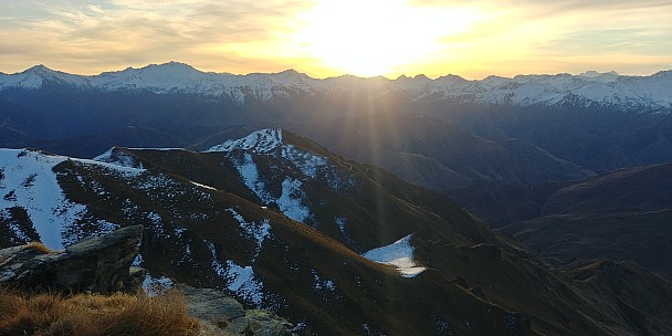 Sunset from Coronet Peak
Photographer;&nbsp;Simon
2020-08-05&nbsp;17.12.25;&nbsp;Metadata time: '2020 Aug 05 17:12'
Original size:&nbsp;4,160 x 2,080; 2,971 kB
Filename: 2020-08-05 17.12.25_HDR LG6 Simon - sunset from Coronet Peak.jpeg