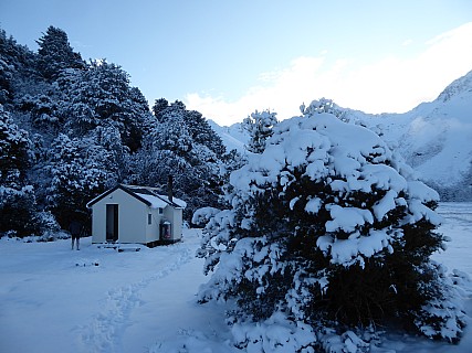   Mistake Flats Hut in the snow
Photo: Brian
Size: 4,000 x 3,000; 4,860 kB  