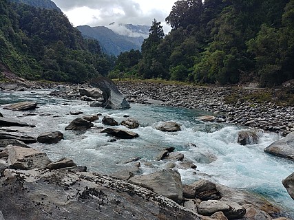 Copland River curved rock
Photographer;&nbsp;Simon
2022-03-08&nbsp;10.22.14;&nbsp;Metadata time: '2022 Mar 08 10:22'
Original size:&nbsp;4,160 x 3,120; 6,933 kB
Filename: 2022-03-08 10.22.14_HDR LG6 Simon - Copland River curved rock.jpeg