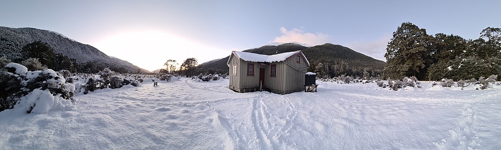 Hurunui  3 hut panorama early morning
Photo:&nbsp;Simon
2022-08-01&nbsp;07.43.53;&nbsp;'2022 Aug 01 07:44'
Original size:&nbsp;9,120 x 2,736; 9,251 kB
2022-08-01 07.43.53 S20 Simon - Hurunui 3 hut panorama early morning.jpeg