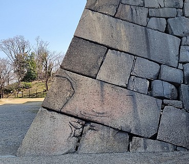 Ōsaka Castle wall
Photographer;&nbsp;Jim
2024-03-15&nbsp;11.37.50;&nbsp;Metadata time: '2024 Mar 15 11:37'
Original size:&nbsp;2,992 x 2,597; 3,654 kB;&nbsp;cr
Filename: 2024-03-15 11.37.50 S21FE+ Jim - Ōsaka Castle wall_cr.jpg
