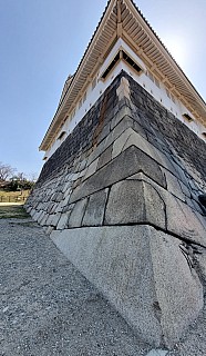 Ōsaka Castle wall
Photographer;&nbsp;Jim
2024-03-15&nbsp;11.38.24;&nbsp;Metadata time: '2024 Mar 15 11:38'
Original size:&nbsp;2,715 x 4,669; 2,308 kB;&nbsp;stitch
Filename: 2024-03-15 11.38.24 S21FE+ Jim - Ōsaka Castle wall_stitch.jpg