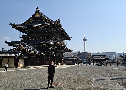 Adrian and Higashi Hongan-ji
Photo: Simon
2024-03-16 14.38.29; '2024 Mar 16 14:38'
Original size: 9,023 x 6,435; 14,979 kB; cr
2024-03-16 14.38.29 S20+ Simon - Adrian and Higashi Hongan-ji_cr.jpg