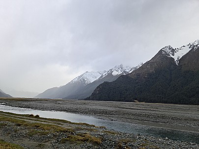 View of rain coming down the Hopkins
Photo:&nbsp;Simon
2024-10-02&nbsp;08.34.10;&nbsp;'2024 Oct 02 08:34'
Original size:&nbsp;9,248 x 6,936; 14,918 kB
2024-10-02 08.34.10 S20+ Simon - view of rain coming down the Hopkins.jpeg