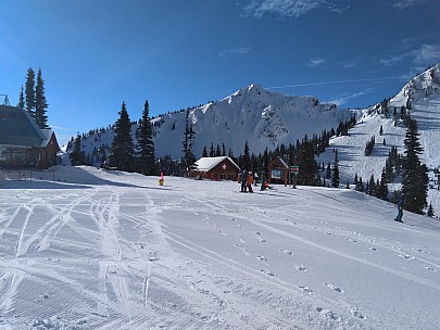 At Campbell Basin Lodge
Photographer;&nbsp;Nick
2025-02-26&nbsp;09.44.12;&nbsp;Metadata time: '2025 Feb 26 09:44'
Original size:&nbsp;4,608 x 3,456; 7,692 kB
Filename: 2025-02-26 09.44.12 Nick - at Campbell Basin Lodge.jpeg