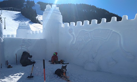 White Pass base snow castle
Photographer;&nbsp;Nick
2025-02-28&nbsp;12.45.17;&nbsp;Metadata time: '2025 Feb 28 12:45'
Original size:&nbsp;4,608 x 2,784; 4,808 kB;&nbsp;cr
Filename: 2025-02-28 12.45.17 Nick - White Pass base snow castle_cr.jpg
