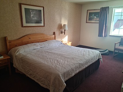 Room at the Summit Inn
Photographer;&nbsp;Simon
2025-03-05&nbsp;08.21.52;&nbsp;Metadata time: '2025 Mar 05 08:21'
Original size:&nbsp;9,248 x 6,936; 11,807 kB
Filename: 2025-03-05 08.21.52 S20+ Simon - Room at the Summit Inn.jpeg