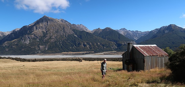 Bruce outside Fanghill Hut
Photographer;&nbsp;Brian
2026-03-06&nbsp;15.33.50;&nbsp;Metadata time: '2026 Mar 06 15:33'
Original size:&nbsp;5,472 x 2,580; 5,456 kB;&nbsp;cr
Filename: 2026-03-06 15.33.50 CPSG7MII IMG_1806 Brian - Bruce outside Fanghill Hut_cr.jpg