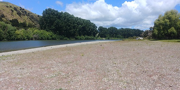 View Downstream
Photographer;&nbsp;Simon
2020-11-29&nbsp;13.50.17;&nbsp;Metadata time: '2020 Nov 29 13:50'
Original size:&nbsp;4,160 x 2,080; 5,353 kB
Filename: 2020-11-29 13.50.17 LG6 Simon - view downstream.jpeg