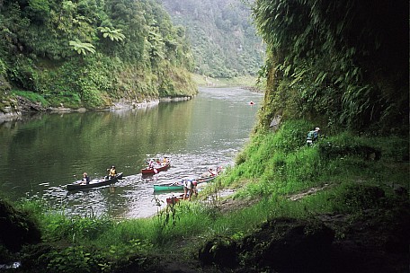 day3-080_24A_0049_tamateas_cave.jpeg: 1536x1024, 551k (2007 Jan 29 13:56)