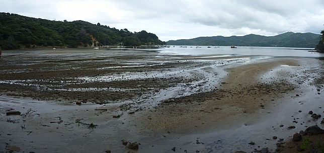 2012-12-28 11.54.52 P1040446 Simon - Shoal Bay_stitch.jpeg: 5642x2664, 2015k (2012 Dec 28 11:54)