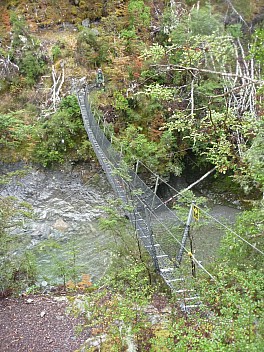 Hope swingbridge
Photographer;&nbsp;Simon
2013-04-21&nbsp;11.17.04;&nbsp;Metadata time: '2013 Apr 21 11:17'
Original size:&nbsp;3,000 x 4,000; 5,884 kB
Filename: 2013-04-21 11.17.04 P1050009 Simon - Hope swingbridge.jpeg