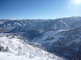Looking down to Aspen Highlands Base, Aspen beyond
Photographer;&nbsp;Simon
2014-02-02&nbsp;09.21.24;&nbsp;Metadata time: '2014 Feb 02 09:21'
Original size:&nbsp;4,000 x 3,000; 5,959 kB
Filename: 2014-02-02 09.21.24 P1000297 Simon - looking down to Aspen Highlands Base, Aspen beyond.jpeg