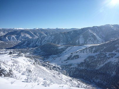 2014-02-02 09.21.24 P1000297 Simon - looking down to Aspen Highlands Base, Aspen beyond.jpeg: 4000x3000, 5959k (2014 Feb 03 05:21)