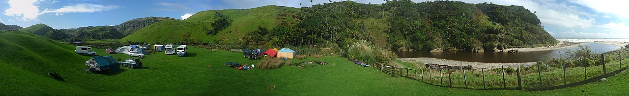 2014-04-20 11.38.00 Panorama Simon - Sandhills campsite_stitch.jpg: 18228x2803, 7714k (2014 May 09 10:43)