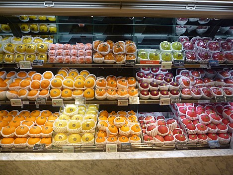 Friut For Sale
Photographer;&nbsp;Simon
2015-02-20&nbsp;10.42.43;&nbsp;Metadata time: '2015 Feb 20 10:42'
Original size:&nbsp;4,000 x 3,000; 6,782 kB
Filename: 2015-02-20 10.42.43 P1010785 Simon - friut for sale.jpeg